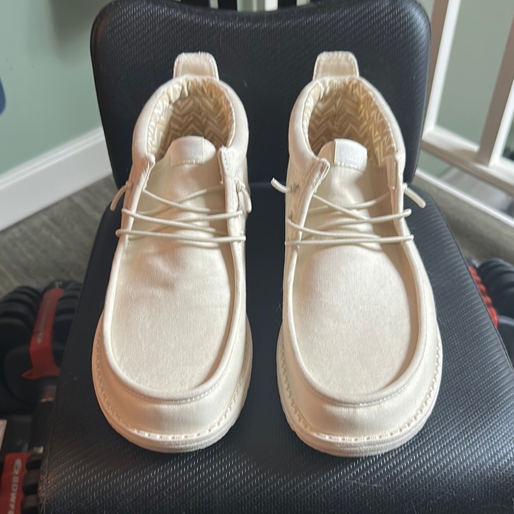 NWOT Hey Dude Shoes Size 10